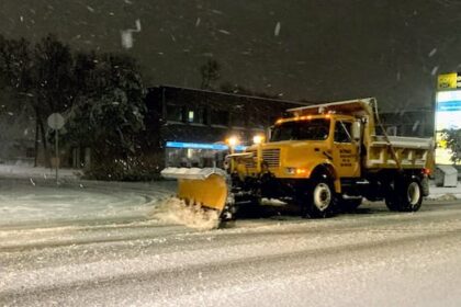 winnipeg-plowing-operations-underway-as-snowfall-blankets-city
