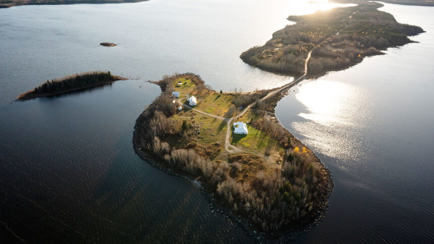 inside-the-ring-of-fire:-a-tale-of-two-first-nations-and-a-road-that-could-change-everything