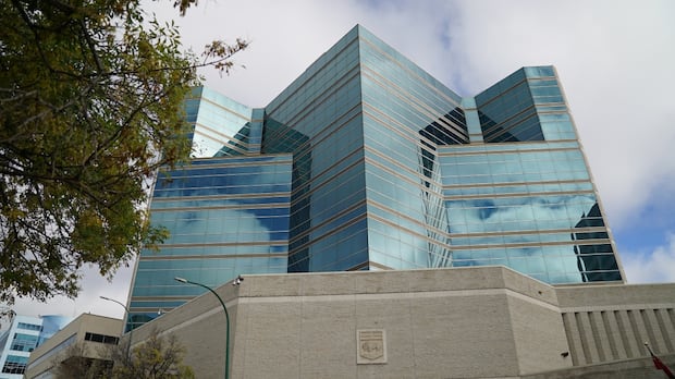 man-allegedly-wandered-through-winnipeg-high-school-twice-before-grabbing-student-at-st.-vital-elementary