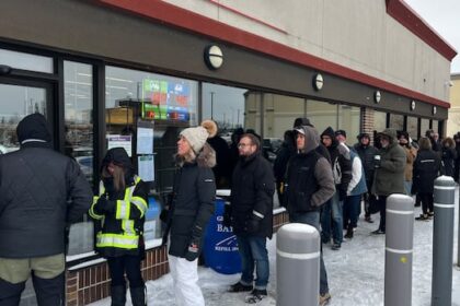 customers-line-up-at-manitoba-liquor-marts-for-1st-chance-to-buy-american-booze-in-months