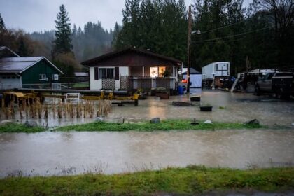 flooding-in-parts-of-bc.s-fraser-valley-leads-to-major-highway-closures,-state-of-emergency