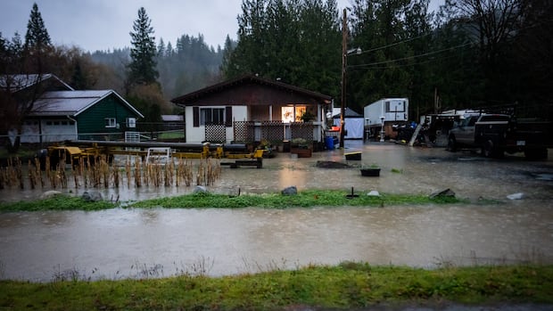 flooding-in-parts-of-bc.s-fraser-valley-leads-to-major-highway-closures,-state-of-emergency