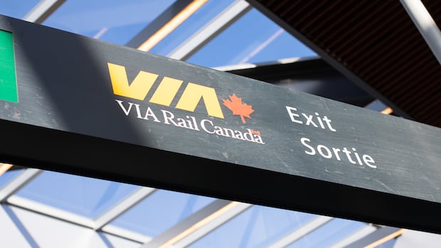 via-rail-passengers-stuck-for-12-hours-and-counting-in-brockville,-ont.