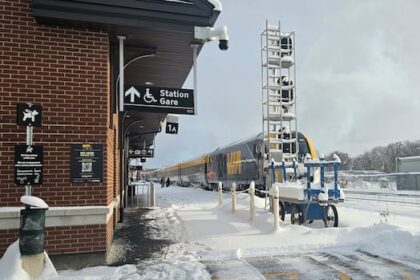 via-rail-passengers-make-it-to-ottawa-after-being-stranded-overnight-in-brockville,-ont.