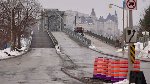 ottawa-bound-lane-on-alexandra-bridge-closed-for-parts-of-friday-morning,-afternoon