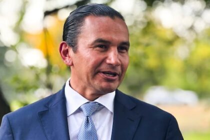 manitoba-pc-pamphlet-detailing-premier’s-criminal-past-didn’t-violate-rules:-elections-commissioner