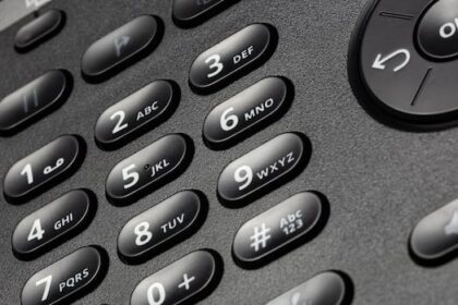 ‘that-was-my-granddaughter’s-voice’:-senior-suspects-scammers-used-ai-in-regina,-saskatoon