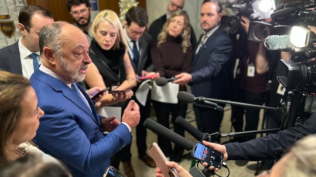 quebec-scraps-penalties-for-family-doctors,-obligations-tied-to-patient-load-in-tentative-deal