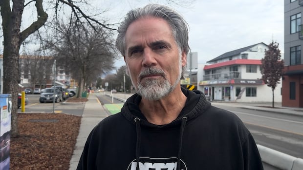 kelowna-family-issues-warning-after-senior-stabbed-by-stranger-in-broad-daylight