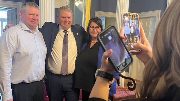 bloyce-thompson-sworn-in-as-new-pei.-premier,-1-day-after-rob-lantz’s-resignation