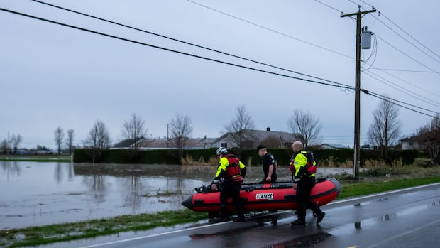 ‘we-need-a-little-bit-of-help:’-floods-put-unhoused-people-in-bc.’s-fraser-valley-at-further-risk