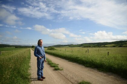 manitoba-has-big-dreams-for-wind-farms.-not-every-small-town-wants-to-host-one