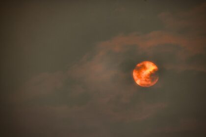 as-canadian-politicians-promise-a-carbon-emissions-fix,-the-country-burns.-heres-what-you-need-to-know
