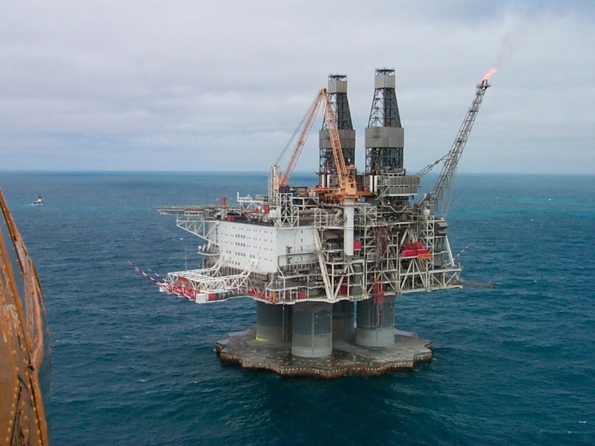 worker-injured-by-falling-pipe-on-hibernia-platform