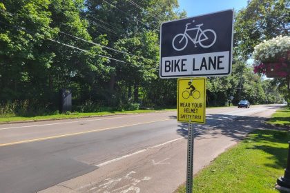 charlottetown-looks-at-rolling-stops,-traffic-lights-and-sidewalk-riding-for-bicycles