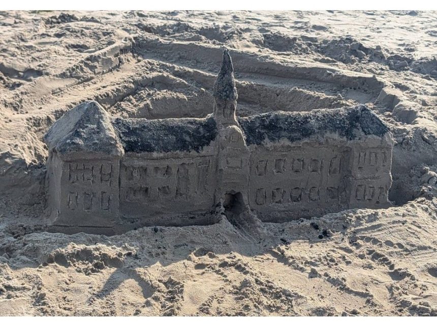 in-photo:-fortress-of-louisbourg-sandcastle-uses-cape-breton-coal