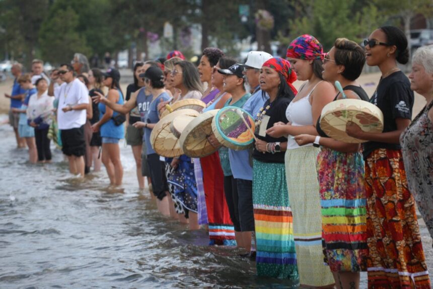 as-wildfires-continue-to-burn,-prayer-gatherings-are-held-across-the-okanagan
