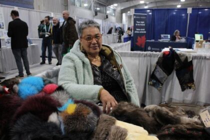 artists-at-nunavut-trade-show-bring-tradition-to-the-marketplace