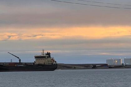 navalik-tologanak:-fuel-and-more-delivered-to-cambridge-bay