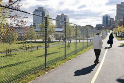 new-fence-around-downtown-halifax-park-erected-‘to-mitigate-community-safety-risks-during-the-overnight-hours’